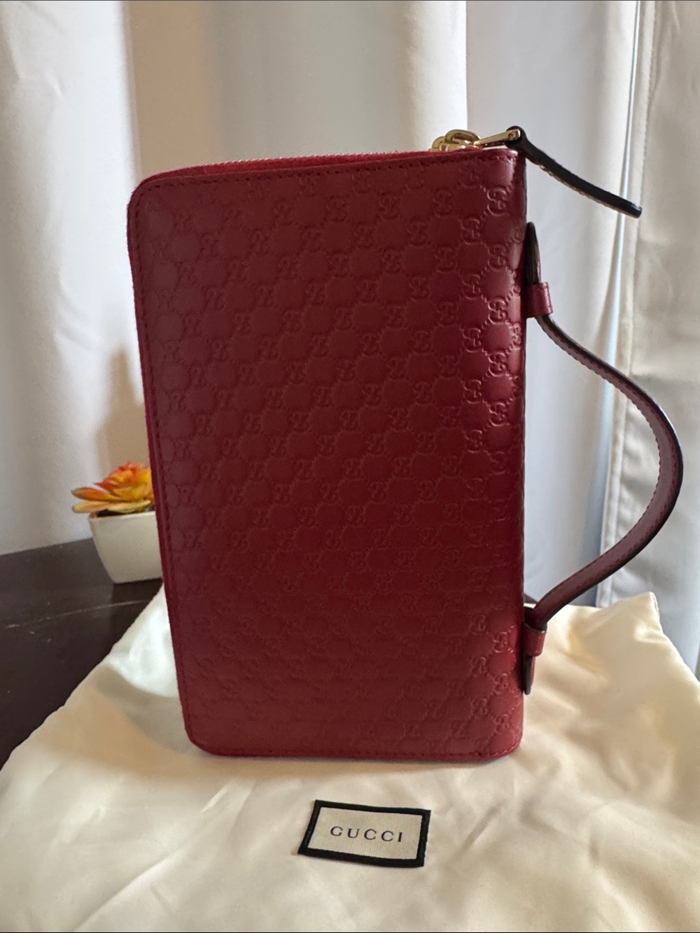 Gucci Embossed GG Leather Travel Wallet with handle in Cherry Red - Picture 7 of 8